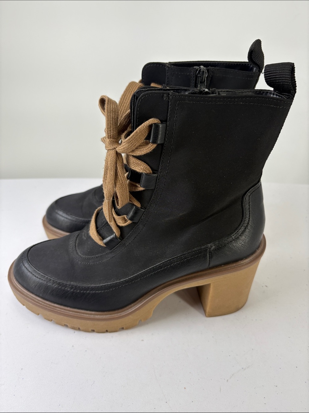 🍯 Universal Thread Black Ankle Boots with Tan Laces and Chunky Heel